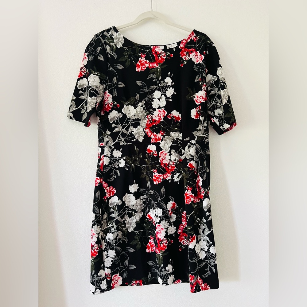 Banana Republic 3/4” sleeve floral dress, size 12 Petite